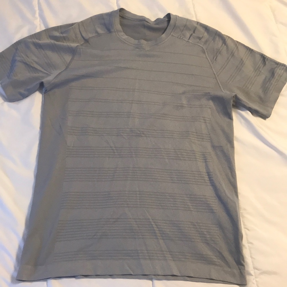 Men’s Lululemon workout tee